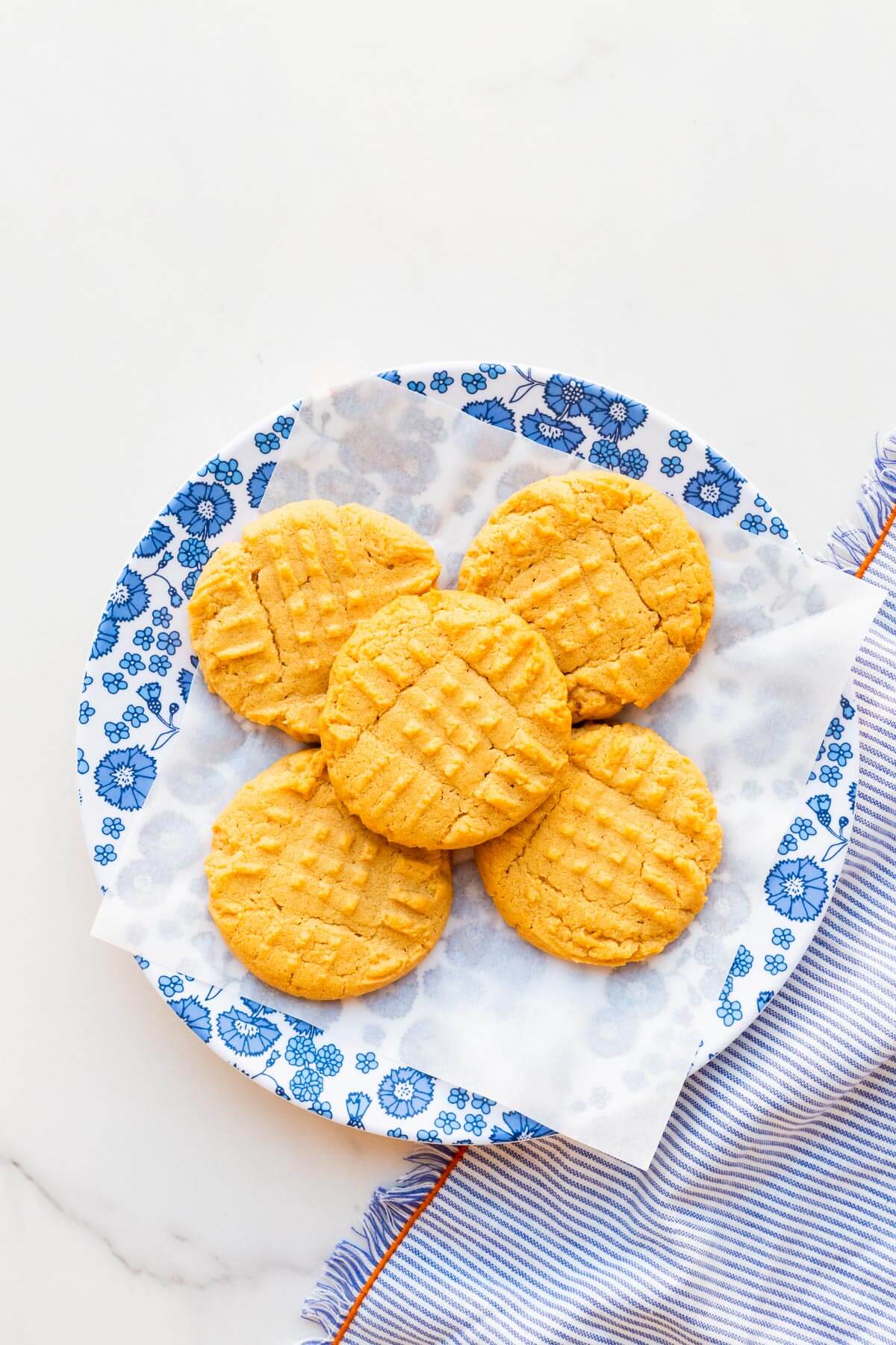 A plate of classic peanut butter cookies.